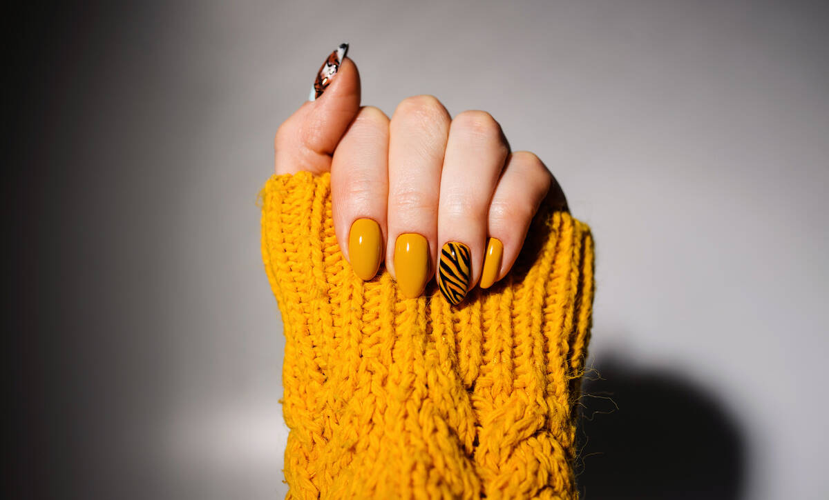 Nails Studio manicure gel color